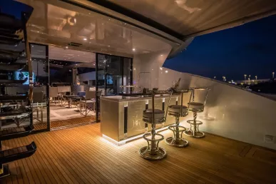 Lady Maya 105 piede (33m) Barca a motore a Dubai Harbour in affitto a Dubai 4