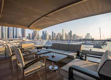 Lady Maya 105 piede (33m) Barca a motore a Dubai Harbour in affitto a Dubai 9