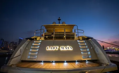 Lady Maya 105 piede (33m) Barca a motore a Dubai Harbour in affitto a Dubai 2