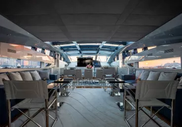 Lady Maya 105 piede (33m) Barca a motore a Dubai Harbour in affitto a Dubai 10