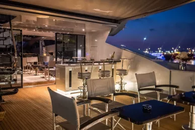 Lady Maya 105 piede (33m) Barca a motore a Dubai Harbour in affitto a Dubai 5