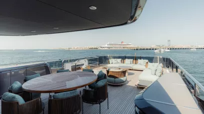 Princess 95X Super-flybridge 95 piede (29m) Barca a motore a Dubai Harbour in affitto a Dubai 4