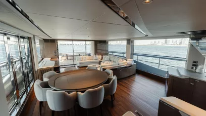 Princess 95X Super-flybridge 95 piede (29m) Barca a motore a Dubai Harbour in affitto a Dubai 10