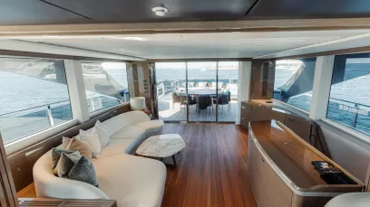 Princess 95X Super-flybridge 95 piede (29m) Barca a motore a Dubai Harbour in affitto a Dubai 7