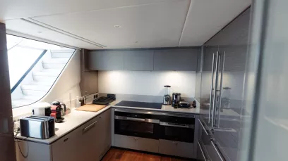 Princess 95X Super-flybridge 95 piede (29m) Barca a motore a Dubai Harbour in affitto a Dubai 17