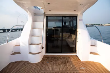 Intermare May One 48 piede (15m) Barca a motore a Dubai Harbour in affitto a Dubai 7
