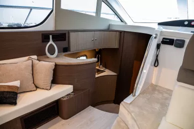 Intermare May One 48 piede (15m) Barca a motore a Dubai Harbour in affitto a Dubai 9
