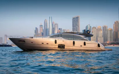Pershing 82 футов (25m) для аренды в Дубай