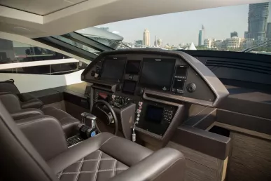 إيجار Pershing 82 قدم (25m) زورق قوي فيدبي هاربر في دبي 12