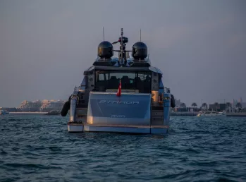 إيجار Pershing 82 قدم (25m) زورق قوي فيدبي هاربر في دبي 2