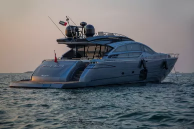 إيجار Pershing 82 قدم (25m) زورق قوي فيدبي هاربر في دبي 1