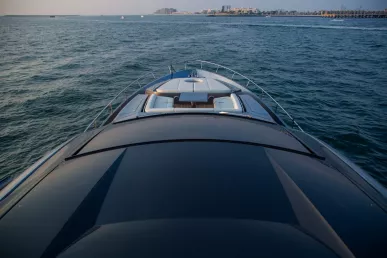 إيجار Pershing 82 قدم (25m) زورق قوي فيدبي هاربر في دبي 4