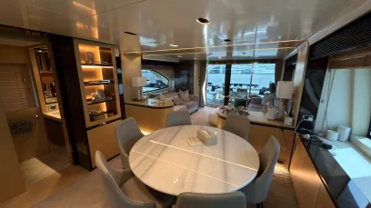 Azimut Satisfaction 88 Fuß (27m) Motorboot in Dubai Harbour  zur Miete in Dubai 12
