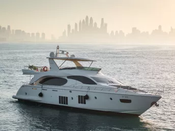 Azimut Satisfaction 88 Fuß (27m) Motorboot in Dubai Harbour  zur Miete in Dubai 21