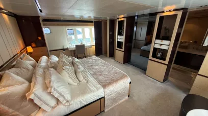 Azimut Satisfaction 88 Fuß (27m) Motorboot in Dubai Harbour  zur Miete in Dubai 15