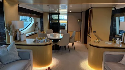 Azimut Satisfaction 88 Fuß (27m) Motorboot in Dubai Harbour  zur Miete in Dubai 19