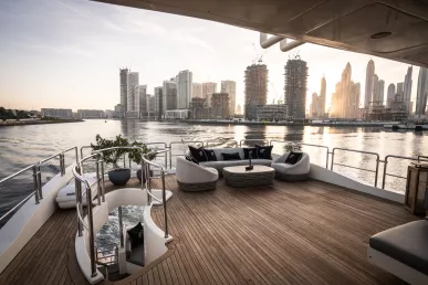 Azimut Satisfaction 88 Fuß (27m) Motorboot in Dubai Harbour  zur Miete in Dubai 23