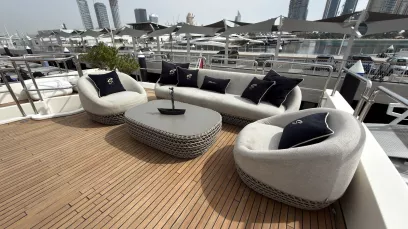 Azimut Satisfaction 88 Fuß (27m) Motorboot in Dubai Harbour  zur Miete in Dubai 8