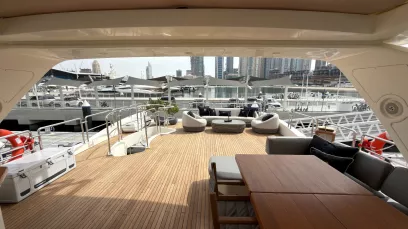 Azimut Satisfaction 88 Fuß (27m) Motorboot in Dubai Harbour  zur Miete in Dubai 7