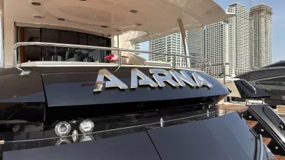 Sunseeker Aarna 90 футов (28m) Моторная лодка в Dubai Harbour для аренды в Дубай 1
