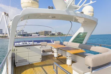 Azimut Lana 62 piede (19m) Barca a motore a Dubai Harbour in affitto a Dubai