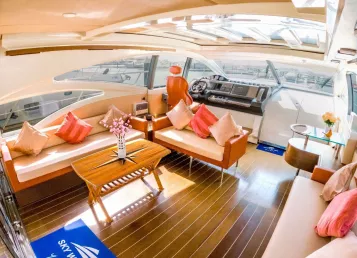 Azimut Sura 68 piede (21m) Barca a motore a Dubai Harbour in affitto a Dubai 4