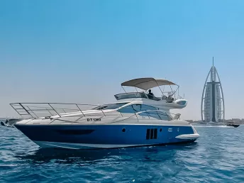 Azimut No Regrets 48 piede (15m) Barca a motore a Dubai Harbour in affitto a Dubai