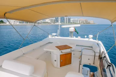 Azimut No Regrets 48 piede (15m) Barca a motore a Dubai Harbour in affitto a Dubai 4