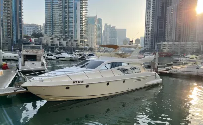 Azimut Grand Crew 50 Fuß (16m) Motorboot in Dubai Harbour  zur Miete in Dubai 1