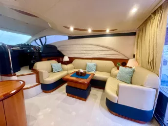 Azimut Grand Crew 50 Fuß (16m) Motorboot in Dubai Harbour  zur Miete in Dubai 5