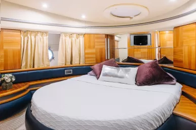 Azimut Monica 50 piede (16m) Barca a motore a Dubai Marina in affitto a Dubai 5