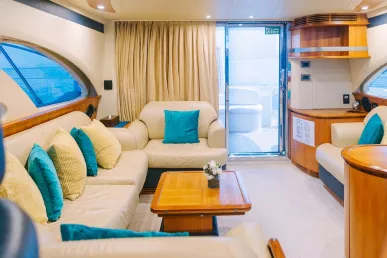 Azimut Monica 50 piede (16m) Barca a motore a Dubai Marina in affitto a Dubai 1