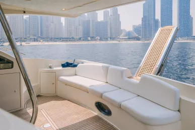 Azimut Monica 50 piede (16m) Barca a motore a Dubai Marina in affitto a Dubai 4
