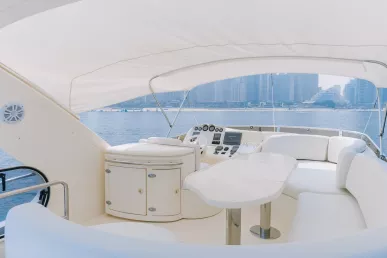 Azimut Monica 50 piede (16m) Barca a motore a Dubai Marina in affitto a Dubai