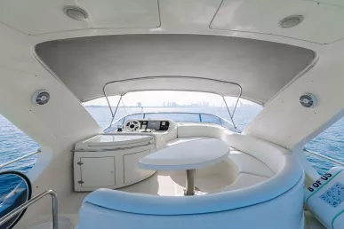 Azimut 8ofUs 55 Fuß (17m) Motorboot in Dubai Harbour  zur Miete in Dubai 2