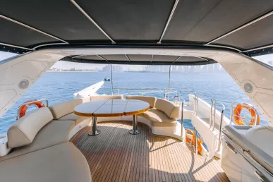 Azimut Viktoria 75 piede (23m) Barca a motore a Dubai Harbour in affitto a Dubai 5