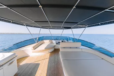 Azimut Viktoria 75 piede (23m) Barca a motore a Dubai Harbour in affitto a Dubai 4
