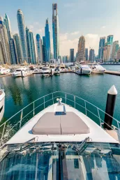 Sky Walker Kio 52 piede (16m) Barca a motore a Dubai Harbour in affitto a Dubai
