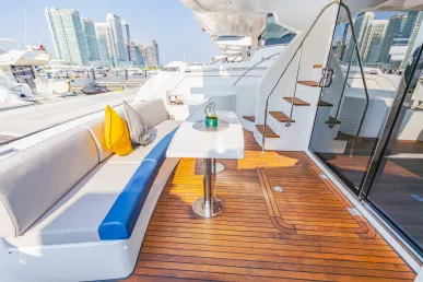Sky Walker Kio 52 piede (16m) Barca a motore a Dubai Harbour in affitto a Dubai 3