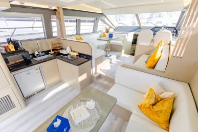 Sky Walker Kio 52 piede (16m) Barca a motore a Dubai Harbour in affitto a Dubai 7