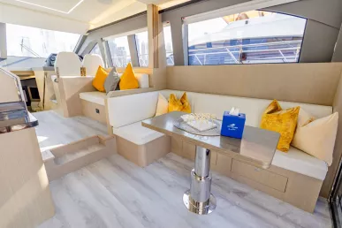 Sky Walker Kio 52 piede (16m) Barca a motore a Dubai Harbour in affitto a Dubai 5