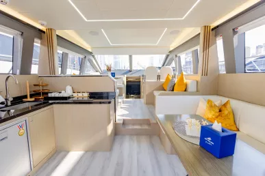 Sky Walker Kio 52 piede (16m) Barca a motore a Dubai Harbour in affitto a Dubai 4