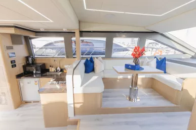Sky Walker RAK 1 52 ft (16m) Bateau à moteur à Dubai Harbour à louer à Dubaï 3