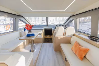 Sky Walker RAK 1 52 ft (16m) Bateau à moteur à Dubai Harbour à louer à Dubaï 4