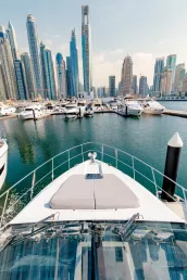 Sky Walker RAK 1 52 ft (16m) Bateau à moteur à Dubai Harbour à louer à Dubaï