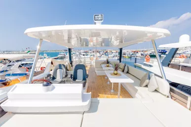 Motorboot Sky Walker Reno 62 ft (19m) in Dubai Harbour te huur in Dubai 4