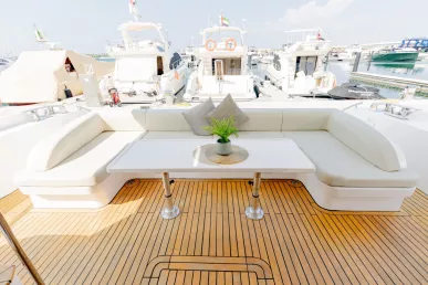 Motorboot Sky Walker Reno 62 ft (19m) in Dubai Harbour te huur in Dubai 8