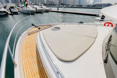 Motorboot Sky Walker Reno 62 ft (19m) in Dubai Harbour te huur in Dubai 7