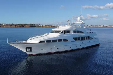 Benetti Gallus 115 pie (36m) Barco de motor en Dubai Harbour para alquiler en Dubái 1