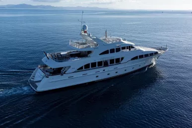 Benetti Gallus 115 pie (36m) Barco de motor en Dubai Harbour para alquiler en Dubái 2